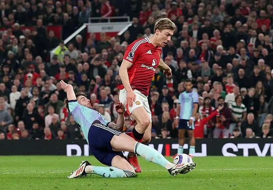 包含赛地聚焦——足总杯今晨热度飙升，阿贾克斯伤情更新，球迷炸锅，年轻球员得到机会的词条-lol外围